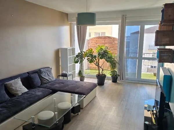 LIBRE IMMÉDIATEMENT - Appartement lumineux avec balcon 