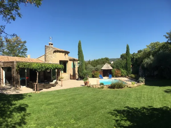 Charmante maison avec piscine et grand studio indépendant 