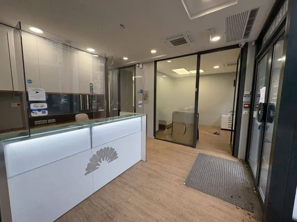 Boutique 2 pièces 152 m² 
