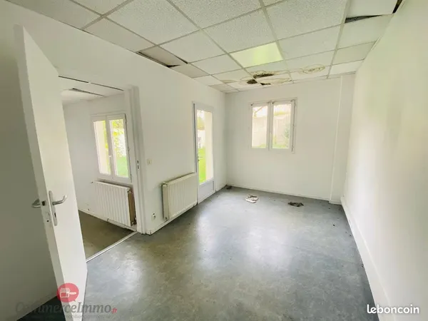 Local commercial 150 m² LES PAVILLONS SOUS BOIS 