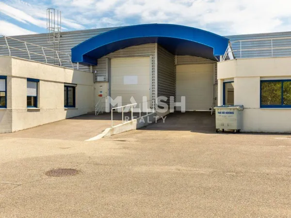 Local d'activité 1607 m² 