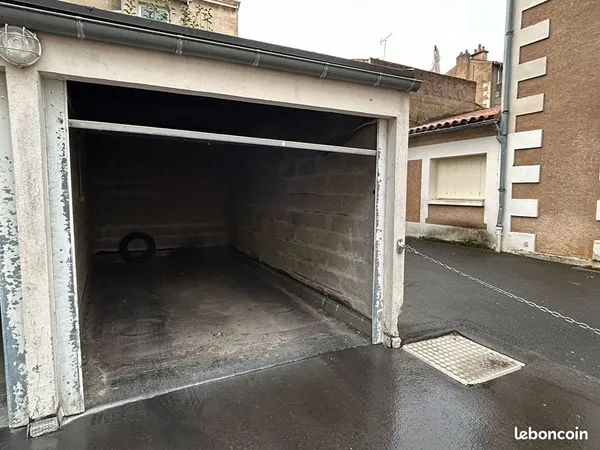Parking/box 1 pièce POITIERS 