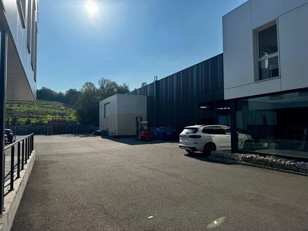 Entrepôt 1650 m² 