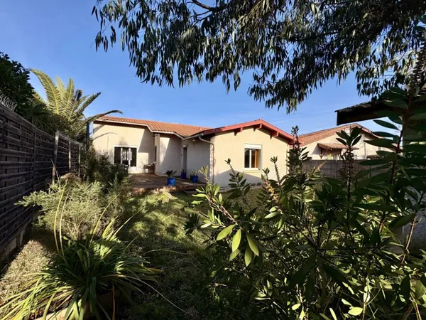 Maison de plain-pied 5 pièces 123 m² 