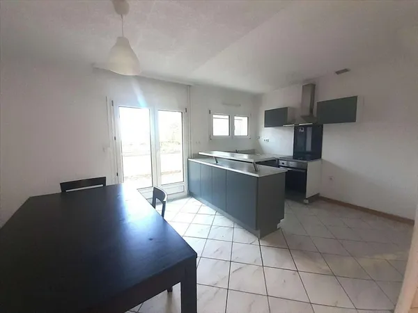CHARMANTE MAISON DANS QUARTIER CALME 
