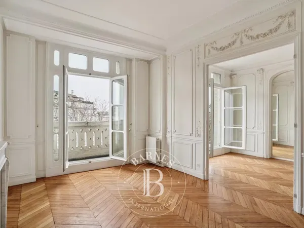 Paris 7 - Breteuil/Invalides - Vue dégagée - Balcons - Charme de l'ancien 