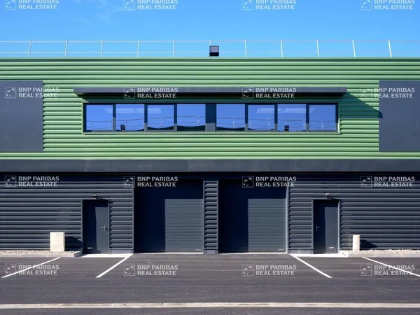 Local d'activité 154 m² 