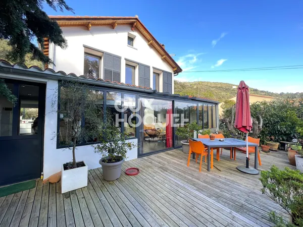 Maison indépendante en 4 faces de 200m² 