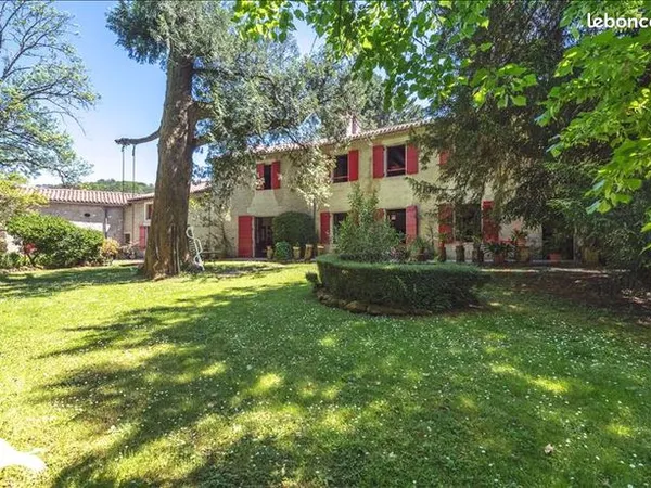Maison 10 pièces 360 m² 