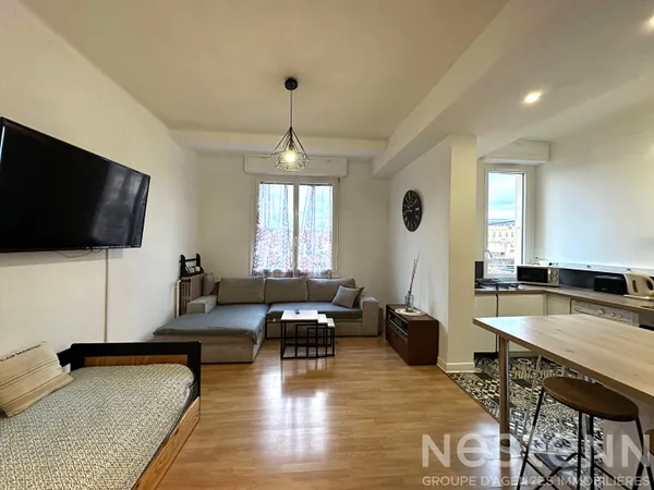 Location appartement T3 meublé centre-ville proche gare SNCF avec ascenseur et balcon à 