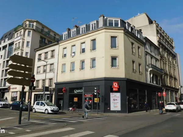 Studio 1 pièce 27 m² 