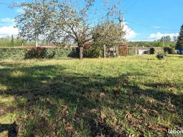 Terrain 650 m² Illats 
