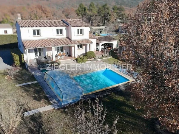 EXCLUSIVITE - SAINT CEZAIRE - VILLA AVEC PISCINE SUR 5389 m² DE TERRAIN PLAT 