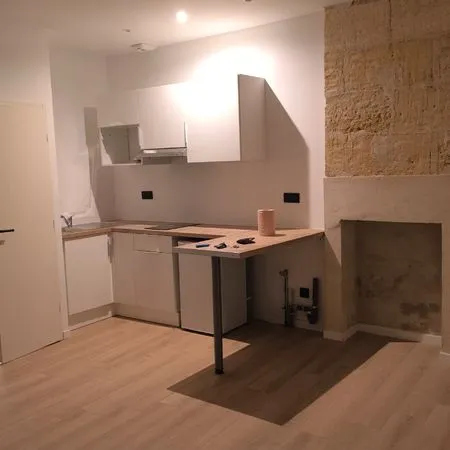 Studio 25 m 2 Refait entièrement a neuf avec matieruaux de qualités Lumière traversantes DPE D 