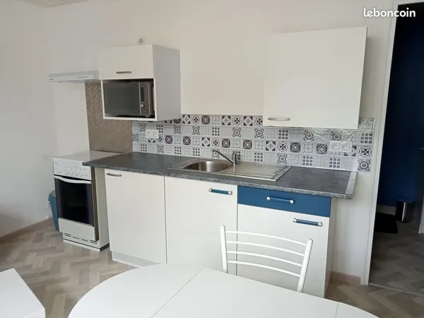 Centre Chantonnay DUPLEX MEUBLE 49M2 540 + 110 (eau+électricité+chauffage) 
