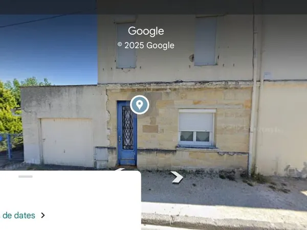 Maison de ville en pierre à rénover avec garage et jardinet 