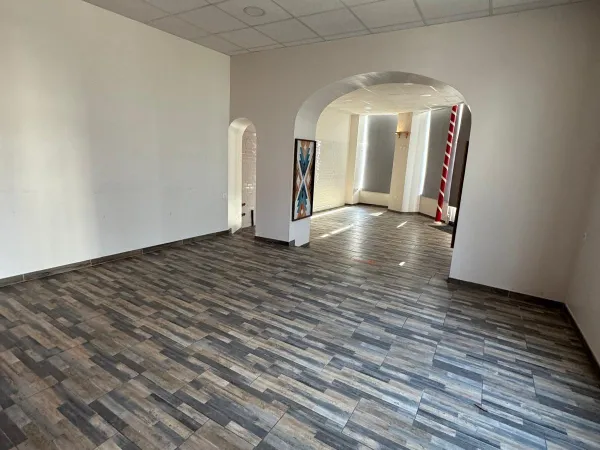 Local commercial de 91m2, Boulevard de Châteaudun à Orléans 
