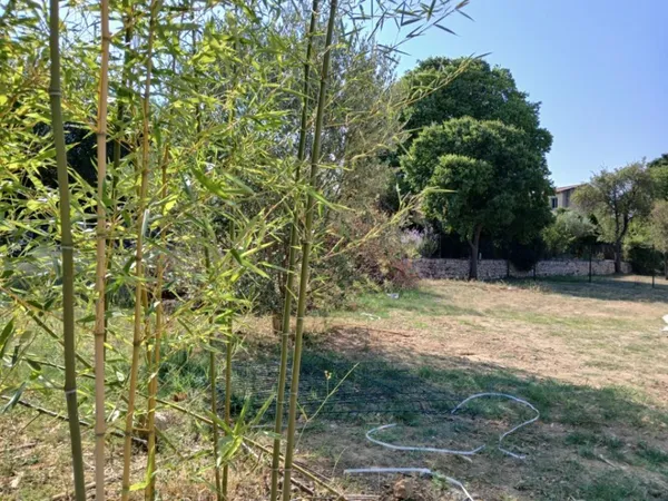 Terrain 277 m² 