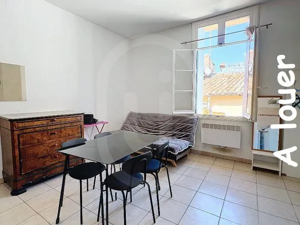 Studio 1 pièce 20 m² 