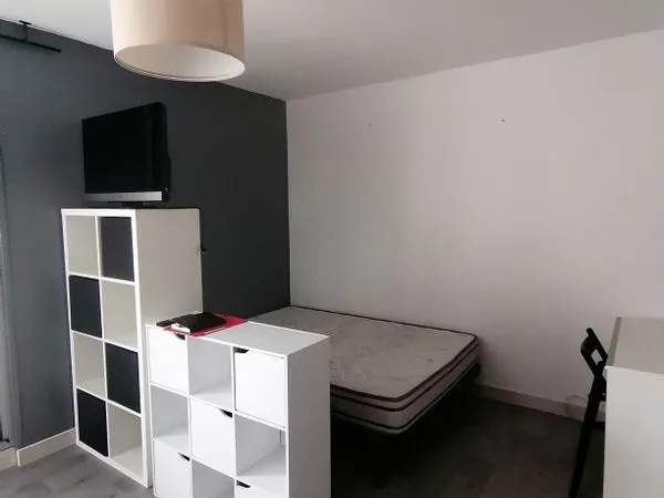 A LOUER studio meublé 