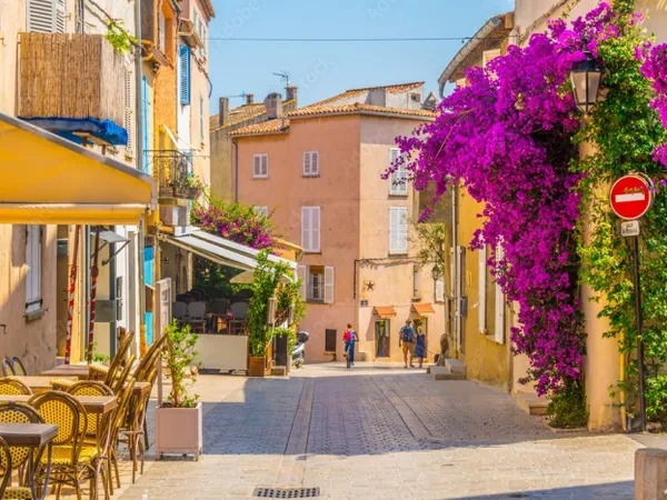 SAINT-TROPEZ -VIEUX VILLAGE - MAISON DE VILLAGE - 3 CHAMBRES - 3 