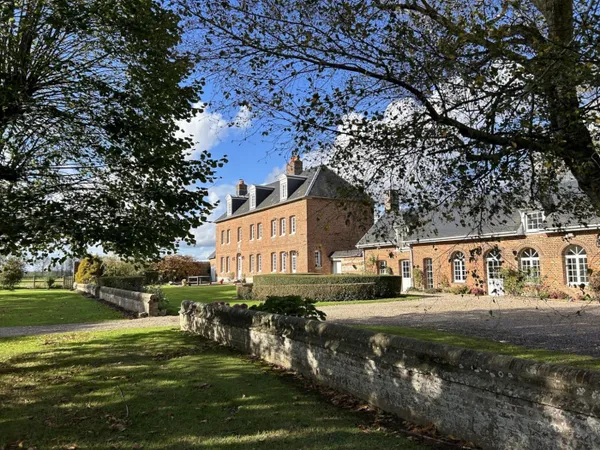 MANOIR 1792 ENTIEREMENT RÉNOVÉ ET SES DEPENDANCES SUR 13.600 M2 