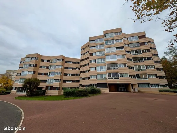 Beau T2 52 m² - Dernier étage avec véranda, dressing, box 