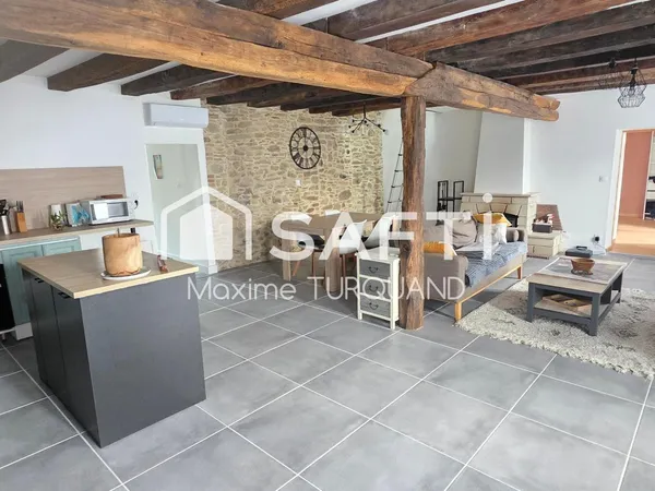 Longère rénovée, 126m², 4 chambres, atelier, 1670m² de terrain. 