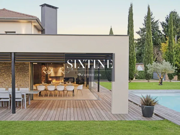 Maison 7 pièces 261 m² 