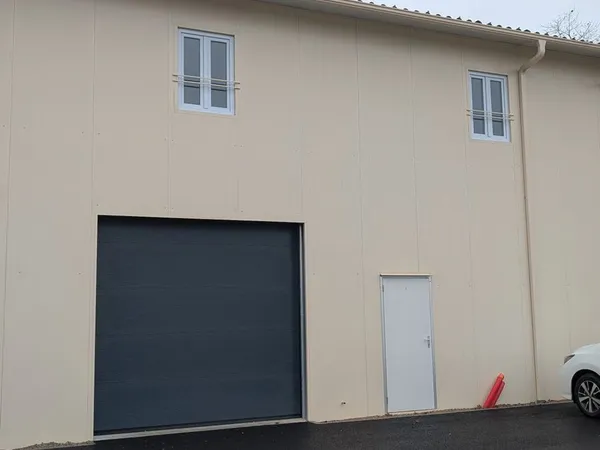 À LOUER - Cellule d'Activité/Entrepôt/Local commercial Neuf - 170 m² - Cornebarrieu 