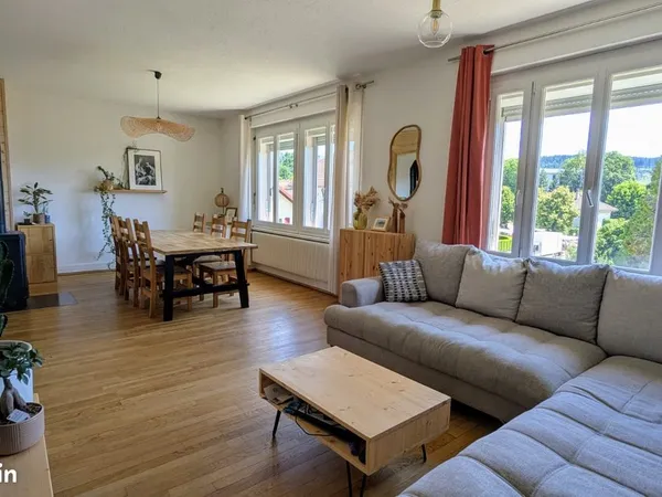 Location meublée - Appartement 75 m² à Pontarlier 