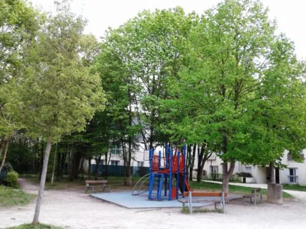 Votre agence France Loire vous propose cet appartement à la location sur la commune de Bourges. 
