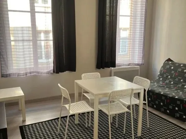 Beau F2 meublé rénové 39m² au calme 