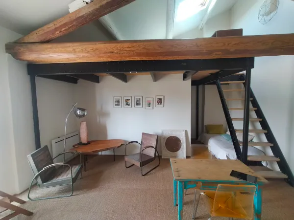 Loue Grand studio mezzanine 