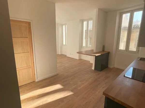 T2 spacieux de 45 m² - Entièrement rénové - Lumineux - Calme - Marseille 5e - Vente directe 