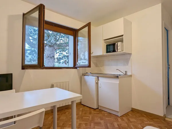 Appartement 1 pièce 13 m² 