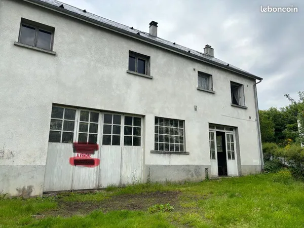 Maison avec grand garage 