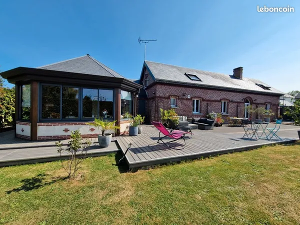 Longère en briques T7 avec jardin et garage 