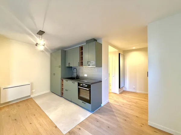 'Versailles Saint-Louis Rue de Fontenay' Très bel appartement de 2 pièces 45 m² rénové par 