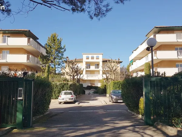 Parking à louer AIX EN PROVENCE / PUYRICARD 