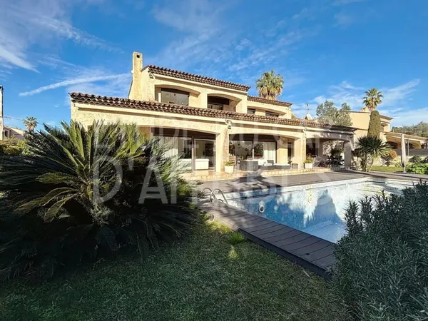 VILLA EN EXCLUSIVITE - CAP D'ANTIBES - VERSANT OUEST 