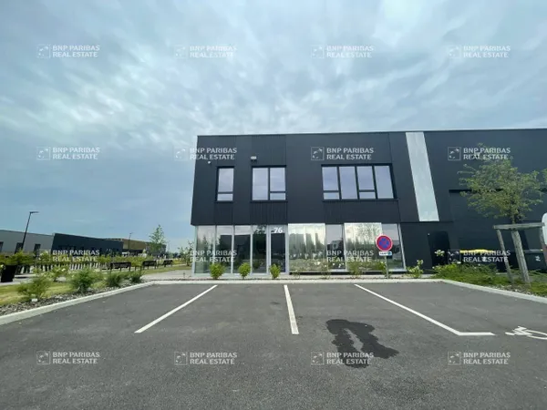 Local d'activité 1289 m² 