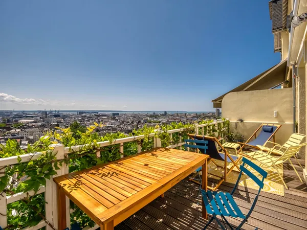 Charmante maison de ville avec garage, terrasses et vue panoramique 