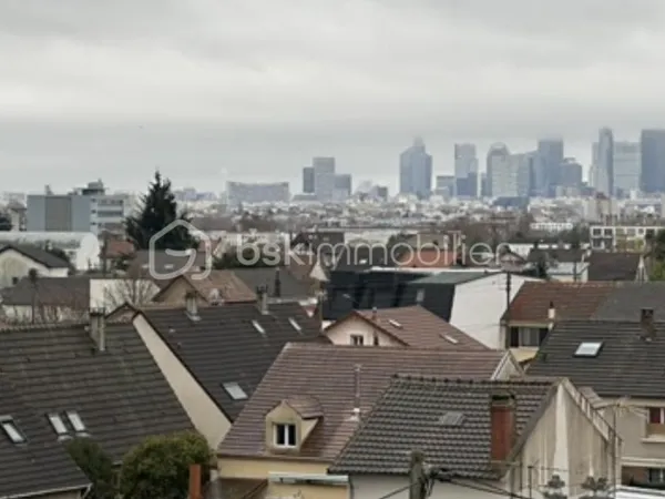 F3 DERNIER ÉTAGE AVEC VUE PANORAMIQUE SUR LA DÉFENSE ET LA TOUR EIFFEL 