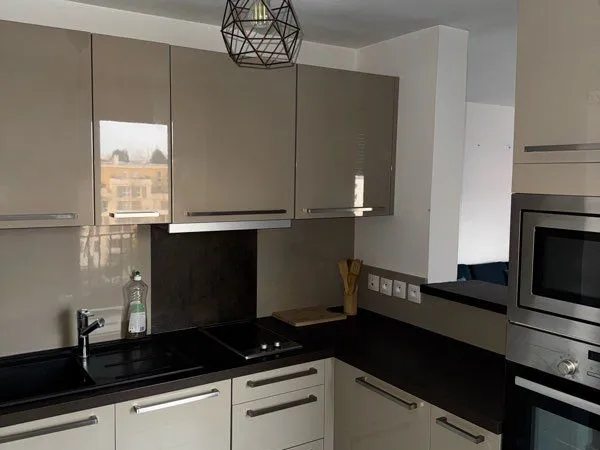Colocation fille - 1 chambre disponible de suite 