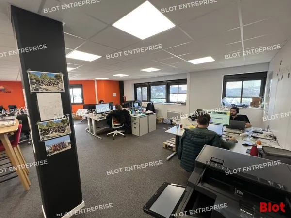 Bureaux 322 m² 
