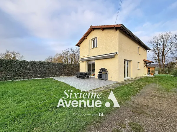 Maison Decines Charpieu 4 pièce(s) 125 m2 Secteur Marais 