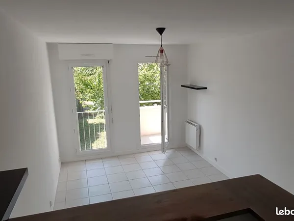 Location appartement T2 39 m² avec balcon et box - Dammarie-les-Lys - Proche gare Melun 