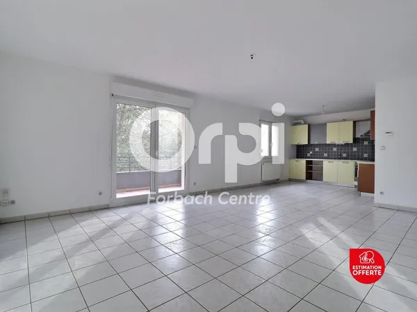 F2 de 62m² de pain pied idéal sénior avec terrasse de 44 m² en rez de jardin, séjour, cuisine 