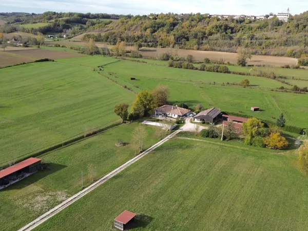 TARN ET GARONNE CASTELSGRAT Domaine Équestre avec 18ha, 1 